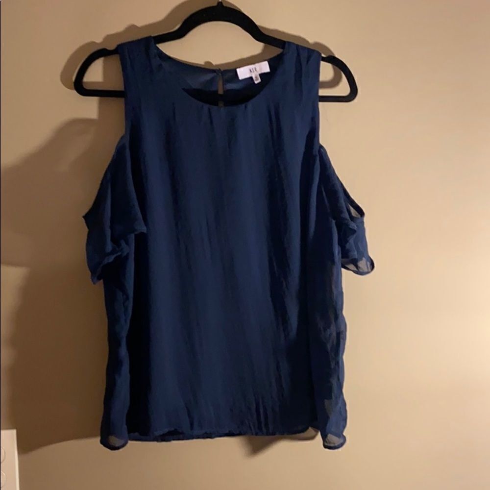 NSR cold shoulder top. Medium - Picture 2 of 4